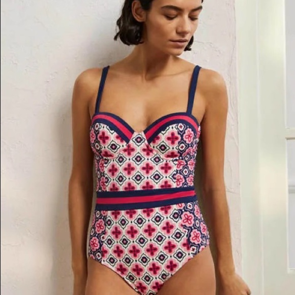 Boden Portofino Cup-size Swimsuit
Ivory, Moroccan Diamond 34 B